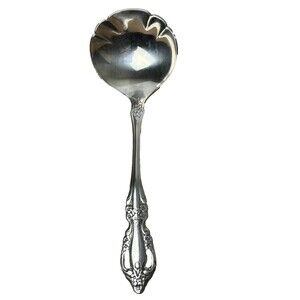 Oneida Gravy Ladle Raphael Stainless Distinction Deluxe Flatware VTG Silverware